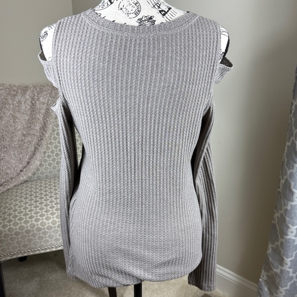 Bear Dance Textured Knit Top - Picture 4 of 7